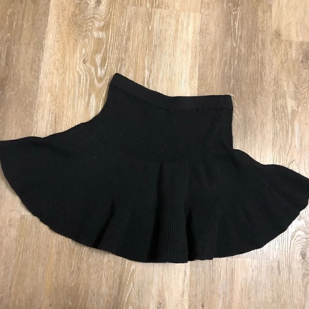 GAP Soft Knit pleated Ribbed black winter warm Skirt pull on circle 6/7